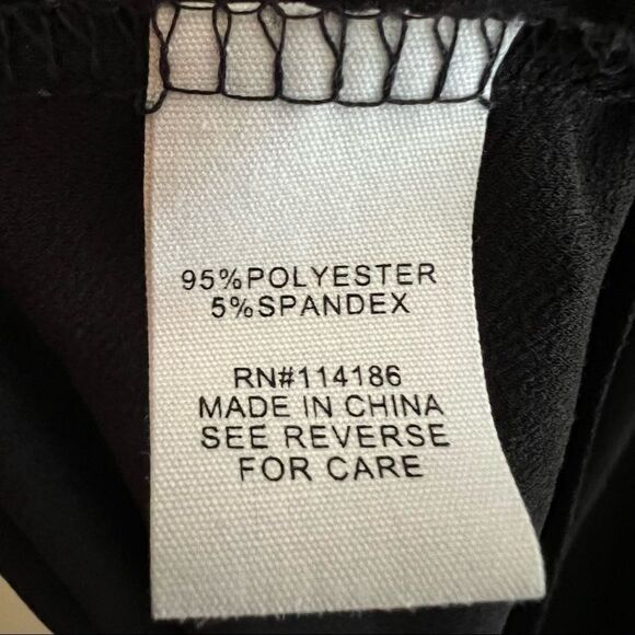 😊 3/$30 89th + Madison Cold Shoulder Top Size 1X EUC - Picture 9 of 9